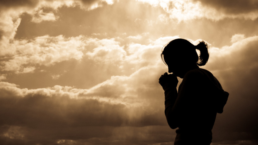 woman on her knees praying