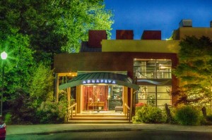 Rivers Edge Hotel photo restaurant entrance