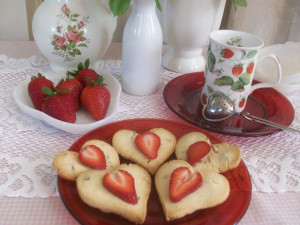 strawberry-topped-pecan-shortbread