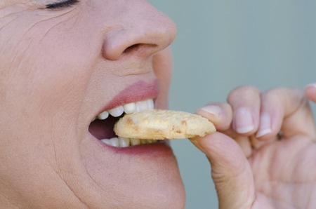 4 ways to repair your emotional relationship with food