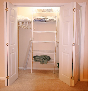 Beginners Guide to Planning the Right Closet for a Room 3