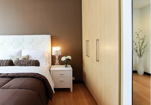Beginners Guide to Planning the Right Closet for a Room 4